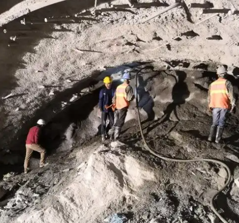 黄石拱顶带模注浆料的施工流程及注意事项